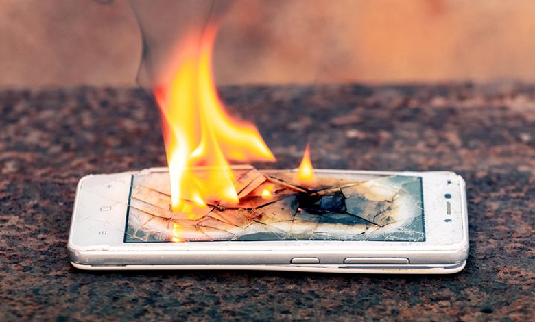 چرا باتری موبایل آتش می‌گیرد؟ چگونه از این اتفاق جلوگیری کنیم؟