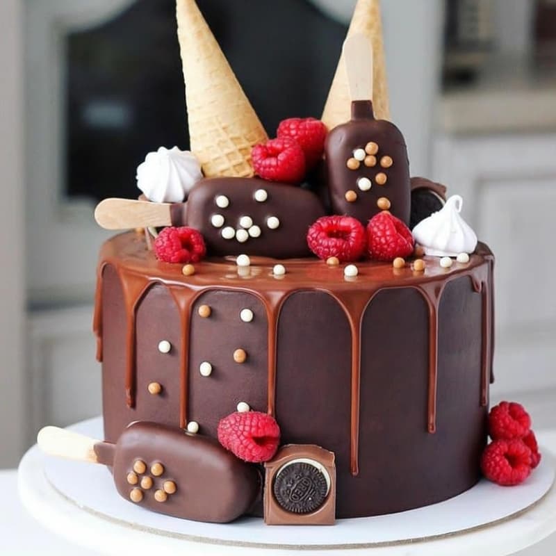 کیک شکلاتی بی بی؛ فیلینگ موز لاکچری قطر 25 سانتی متر - آراد برندینگ