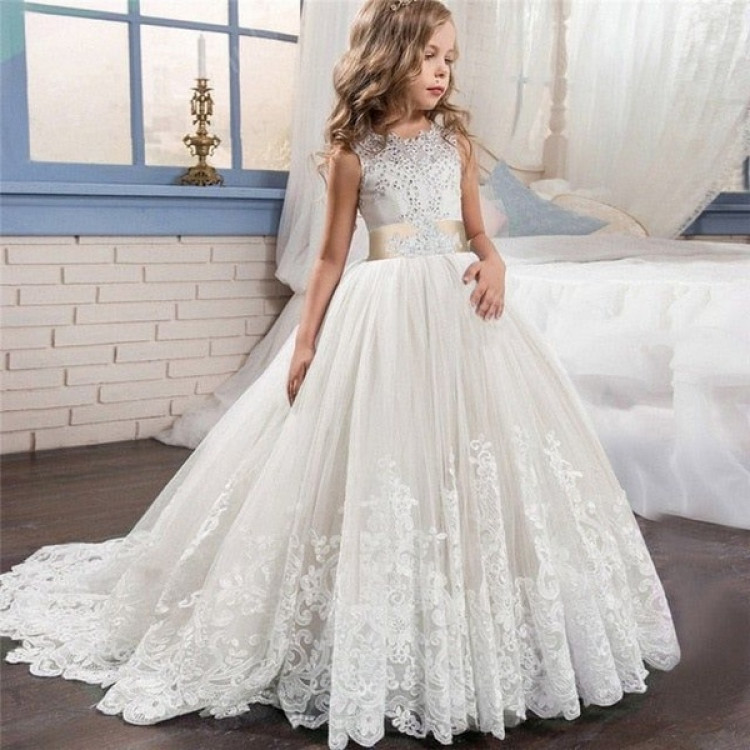 لباس عروس دخترانه 1401 سفید رنگ پفی همراه با دستکش/ کلاه/ تاج های زیبا